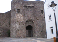 Carmarthen Castleです。街中にさりげなくお城があります。