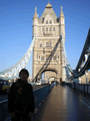 London bridgeの中間らへんです。風が強かったー。笑